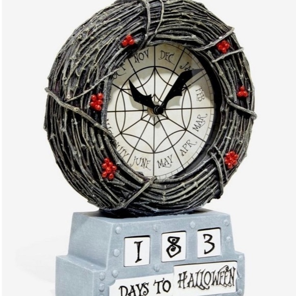 HOT TOPIC EXCLUSIVE-NIGHTMARE BEFORE CHRISTMAS TABLE CLOCK - Picture 1 of 10